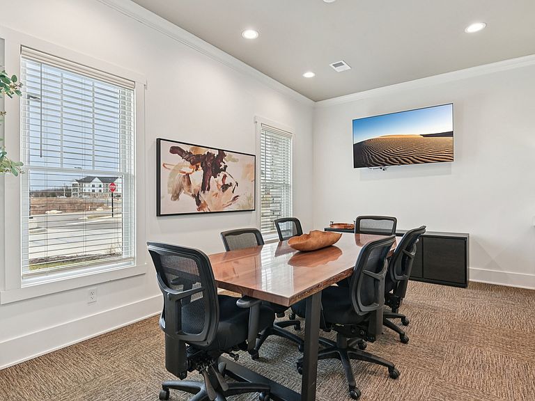 441 S Westgate Dr photo 4