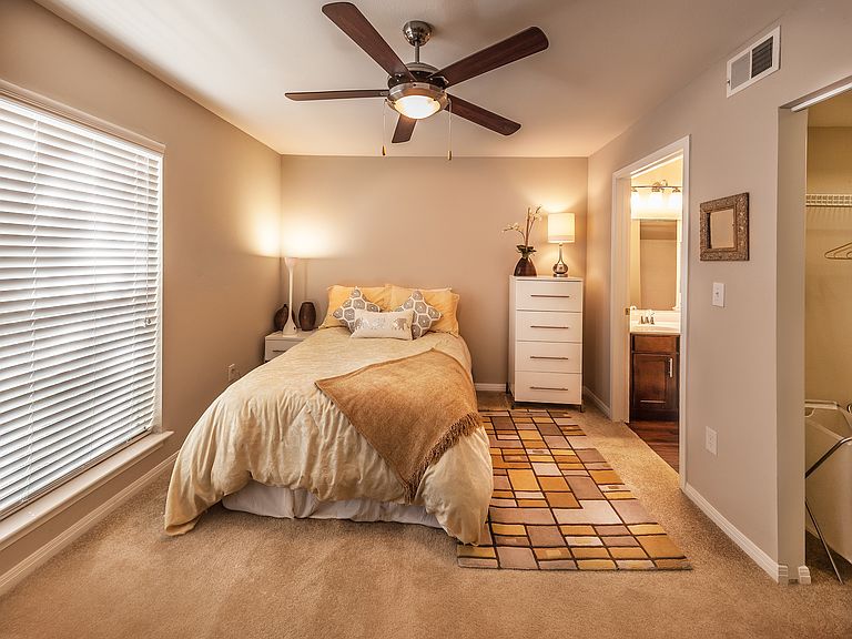 8720 Knickerbocker Way photo 4