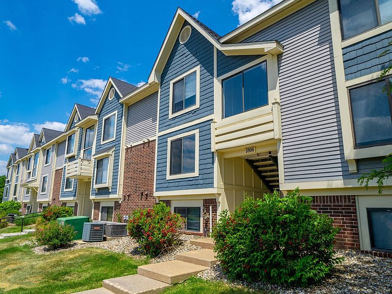 5726 Seneca Dr photo 2