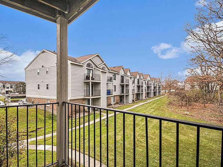 5726 Seneca Dr photo 3