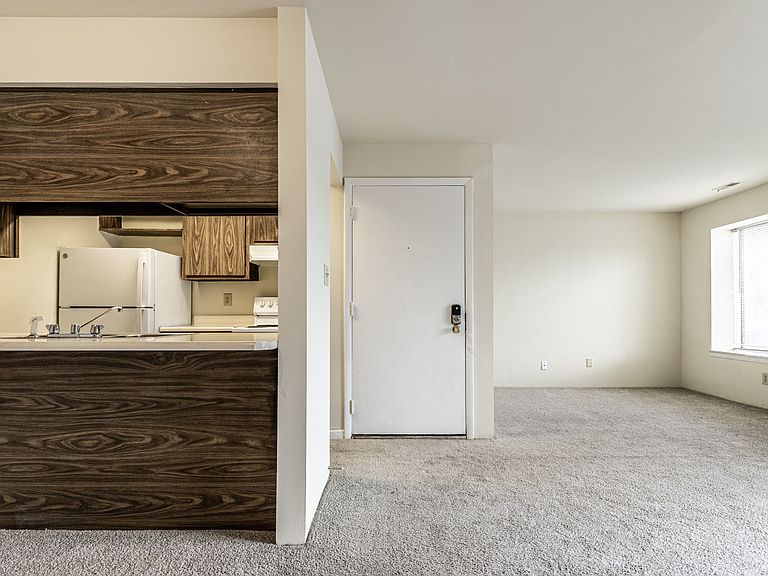 6430 Maidstone Rd photo 2