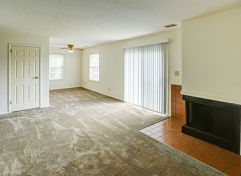 2810 Winchester Dr photo 6