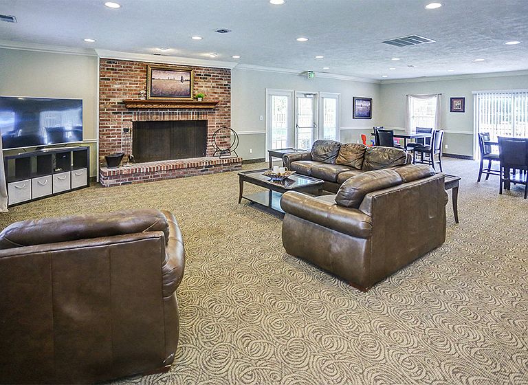 2810 Winchester Dr photo 7