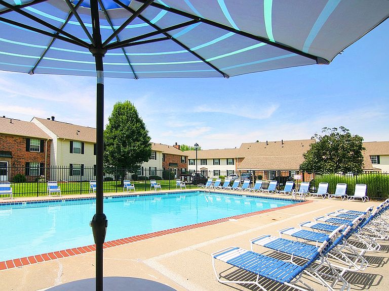 9280 Chelsea Village Dr photo 2