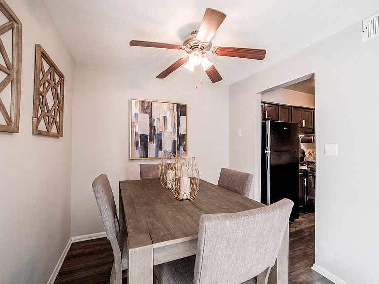 9280 Chelsea Village Dr photo 7