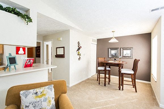 7251 Windsor Lakes Dr photo 5