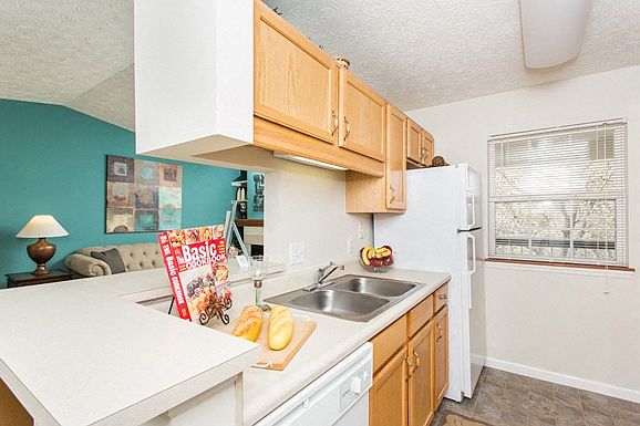 7251 Windsor Lakes Dr photo 6