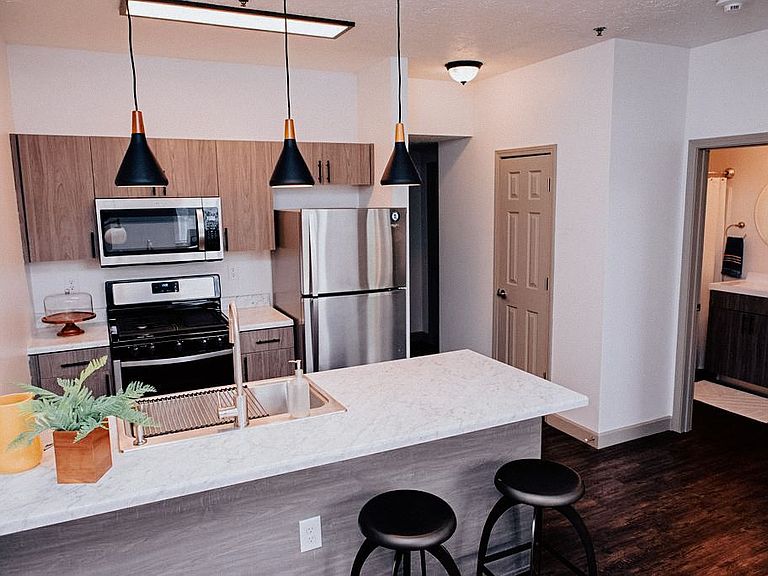 201 E Jefferson St photo 8