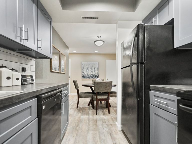 2727 Canterbury Blvd photo 3