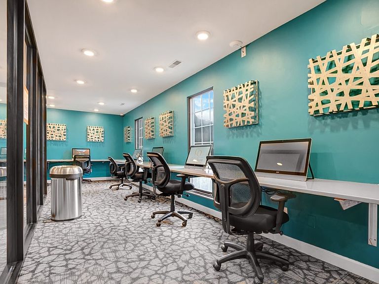 2727 Canterbury Blvd photo 4