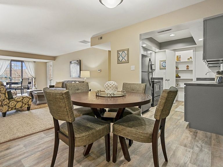 2727 Canterbury Blvd photo 5