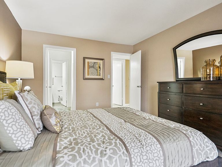 2727 Canterbury Blvd photo 7