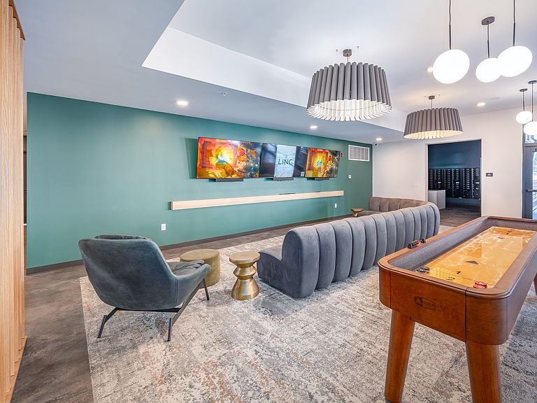 215 E Lincolnway photo 2