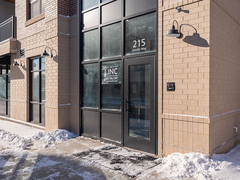 215 E Lincolnway photo 4