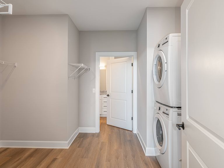 215 E Lincolnway photo 5