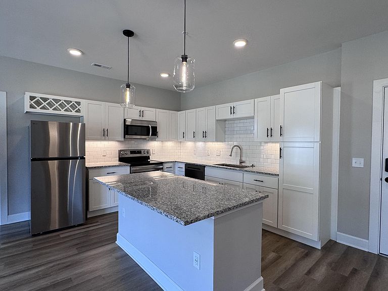 215 E Lincolnway photo 7