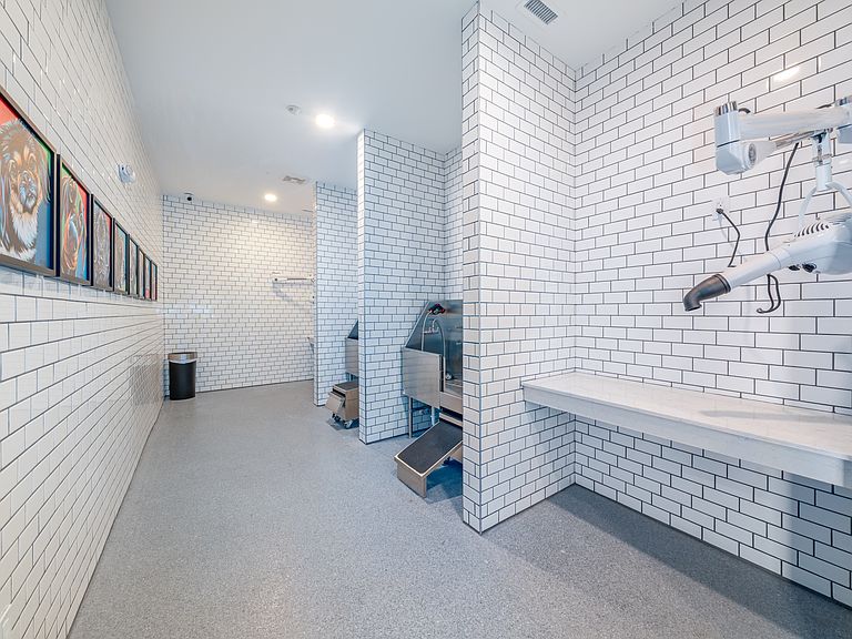 215 E Lincolnway photo 8