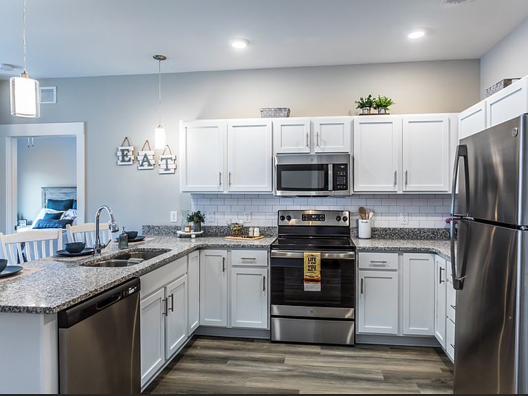 1909 Greentree Blvd photo 2