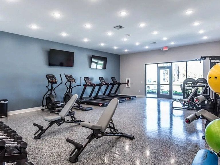 1909 Greentree Blvd photo 8