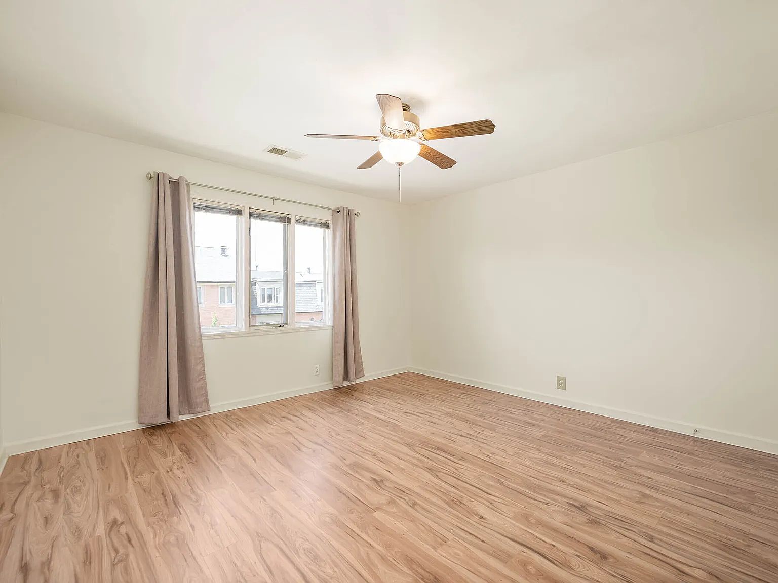 8503 Canterbury Sq W photo 7