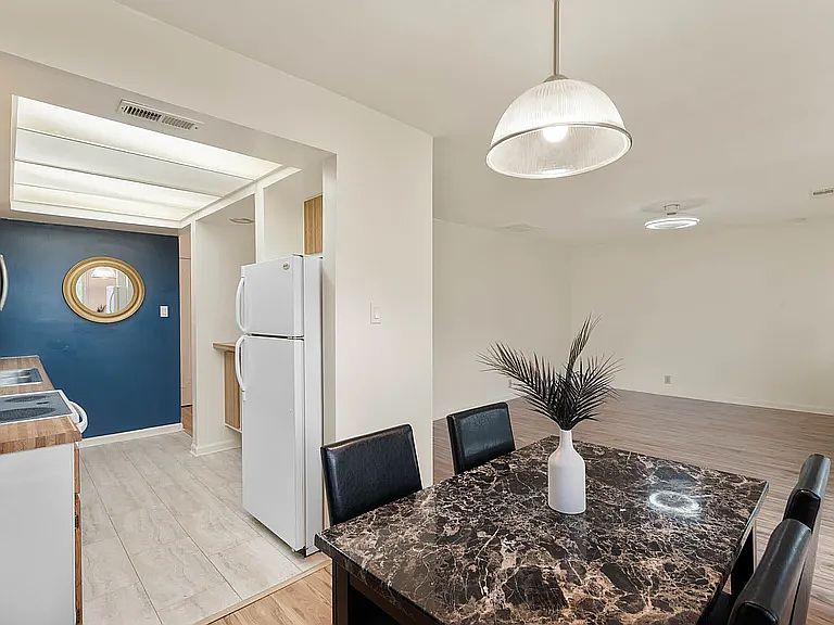 8503 Canterbury Sq W photo 8