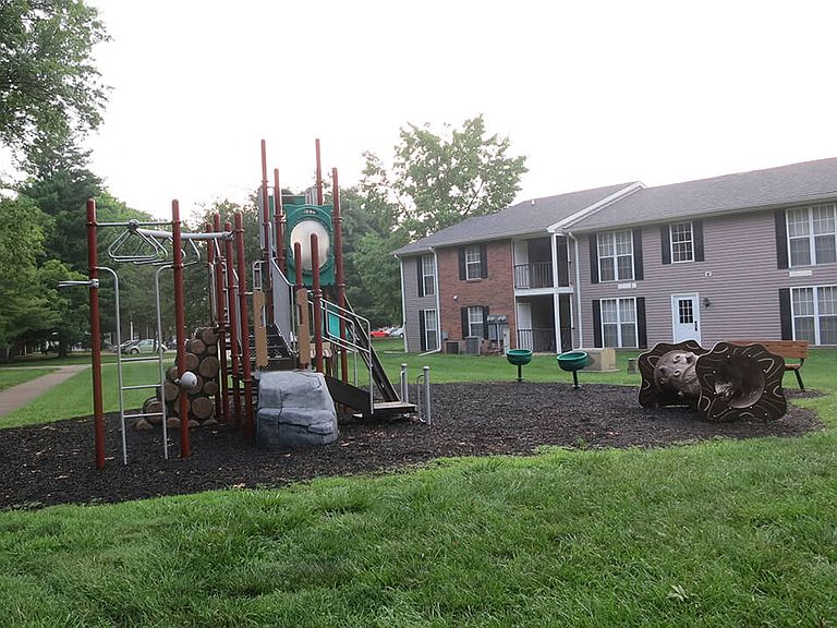 100 Village Dr photo 4