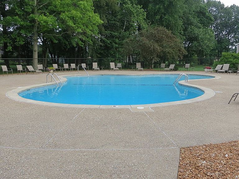 100 Village Dr photo 5