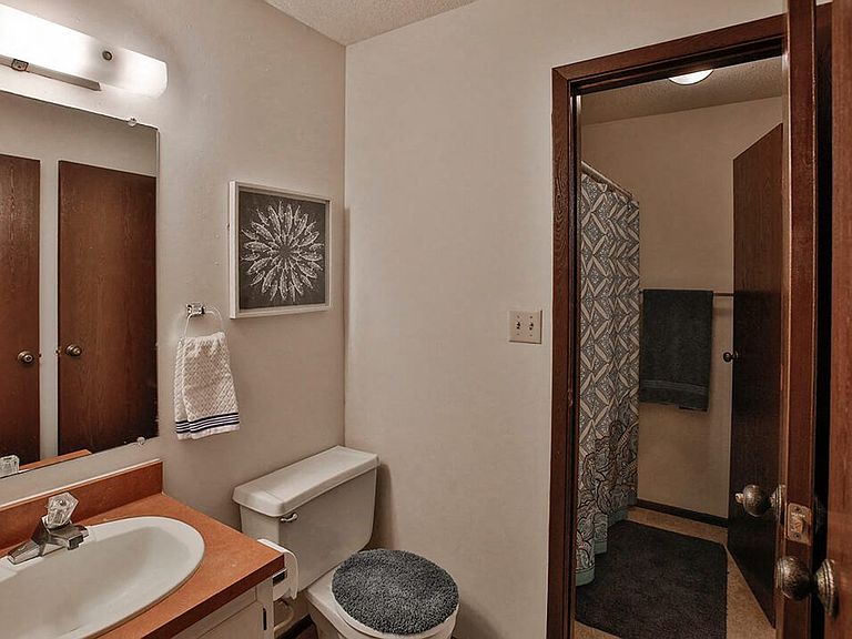 1200 E Elmwood Dr photo 4