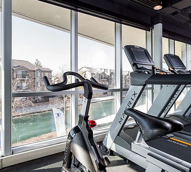 335 W 9th St photo 4