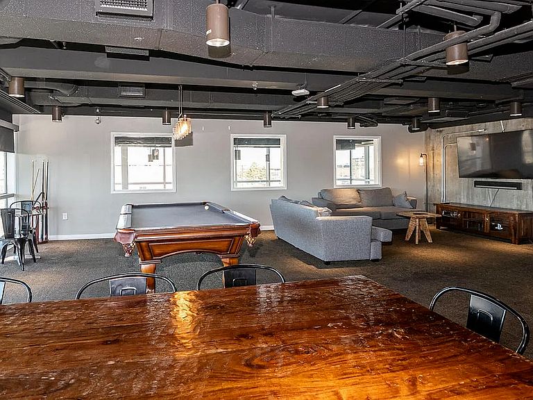 335 W 9th St photo 7