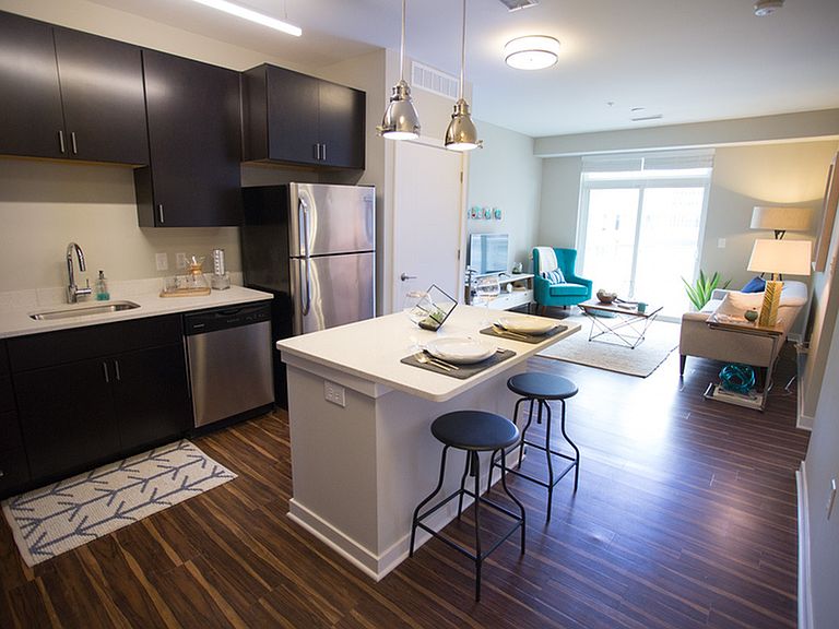 451 E Market St photo 5