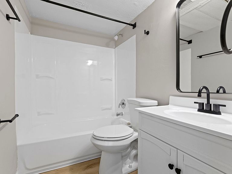 5500 Pleasant Hill Cir photo 4