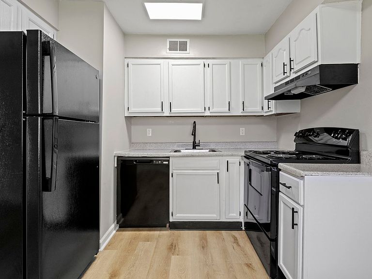 5500 Pleasant Hill Cir photo 6