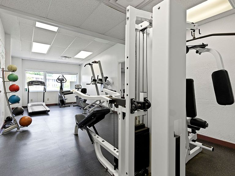 5500 Pleasant Hill Cir photo 8