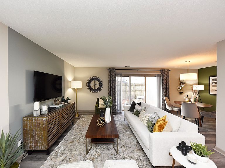 811 Antique Ct photo 3