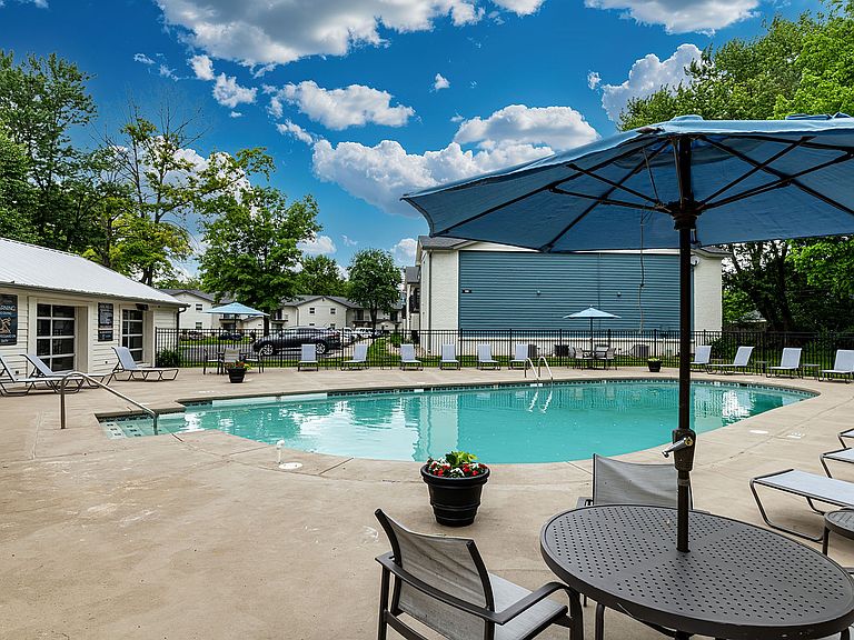 811 Antique Ct photo 4