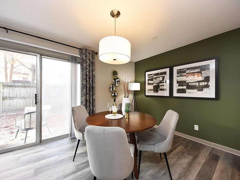 811 Antique Ct photo 5