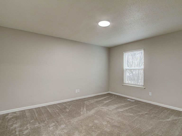 8002 Harcourt Rd photo 3