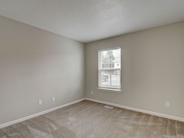 8002 Harcourt Rd photo 4