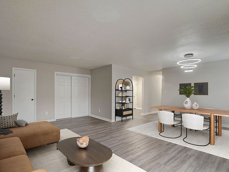 8002 Harcourt Rd photo 5