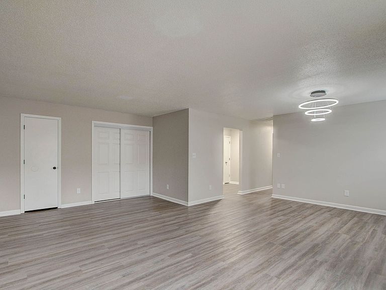 8002 Harcourt Rd photo 8