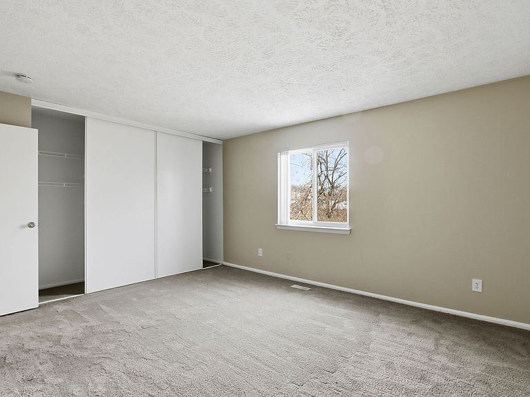 8444 Rothbury Dr photo 6