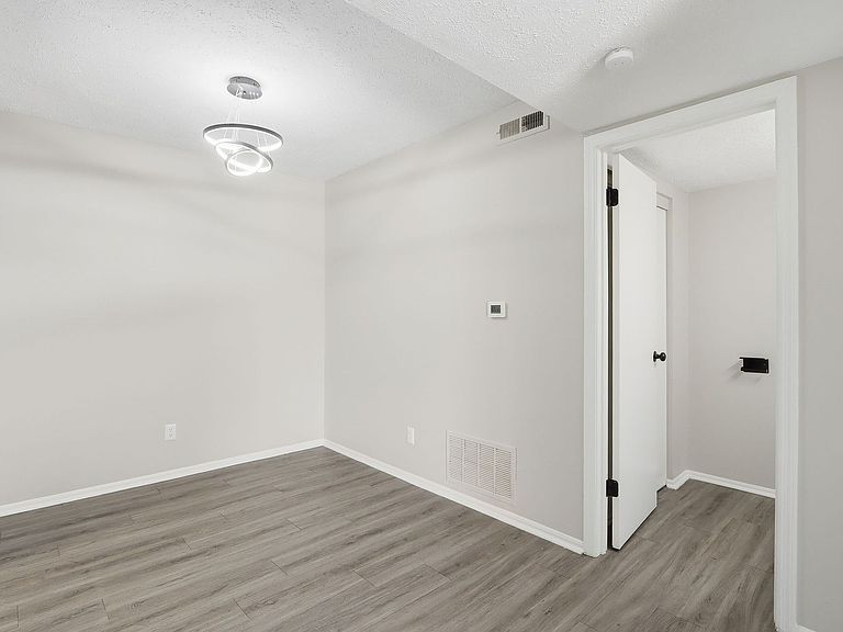 8444 Rothbury Dr photo 8