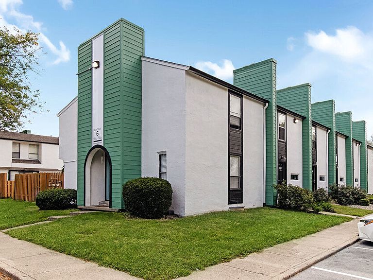 1451 E Southport Rd photo 3