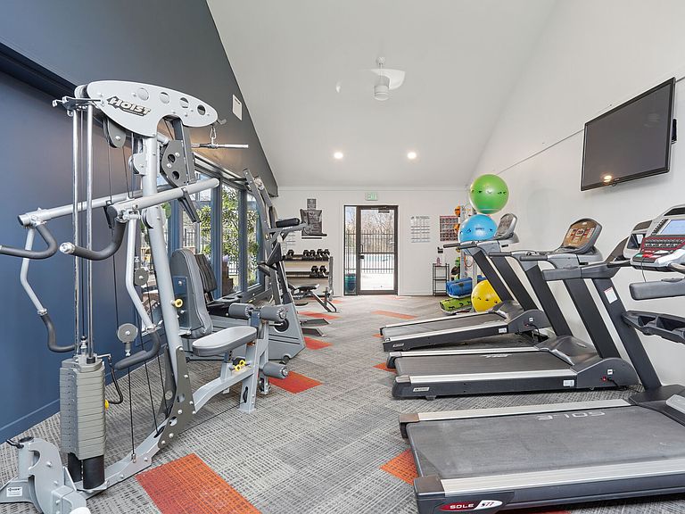 1451 E Southport Rd photo 6