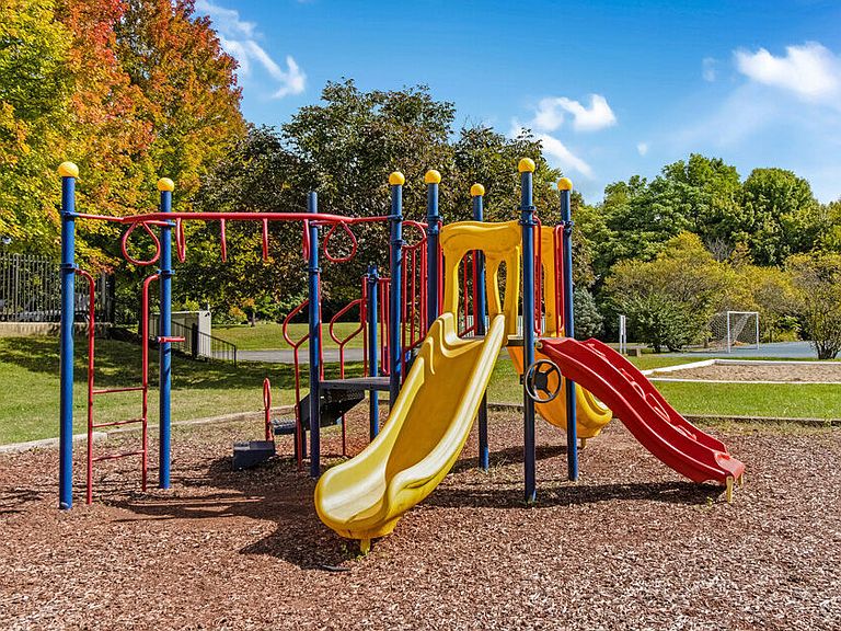 1451 E Southport Rd photo 8