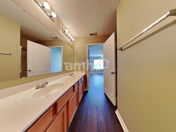 5833 Cabot Dr photo 4