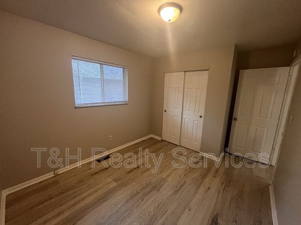 739 Temperance Ave photo 3