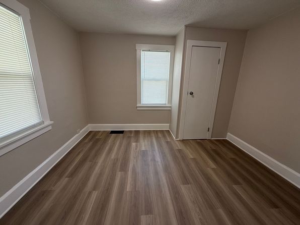 3106 S Vine St photo 2