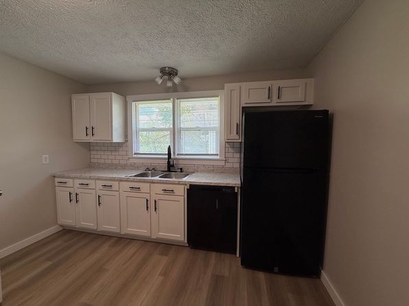 3106 S Vine St photo 4